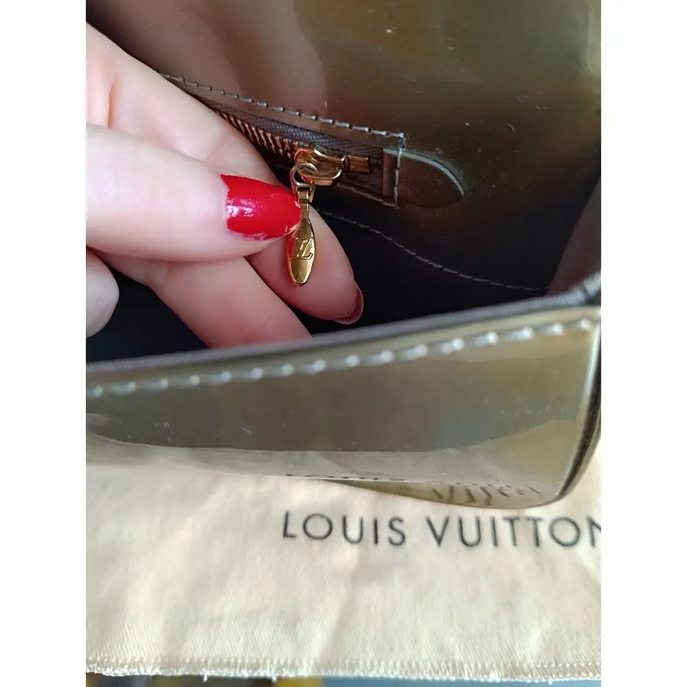 Gold LV LOUIS vuitton Logo Accent Women's Clutch Bag sobe leather gold - Picture 6 of 7